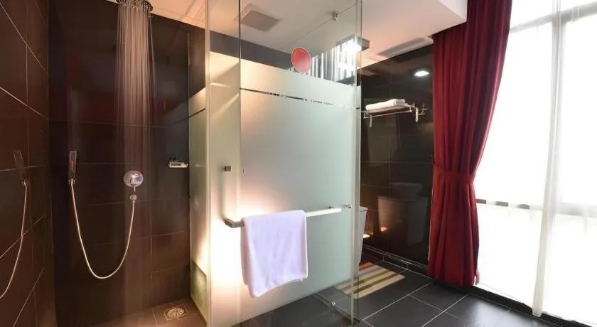 Zoom Inn Boutique Hotel by Ardens - Danga Bay