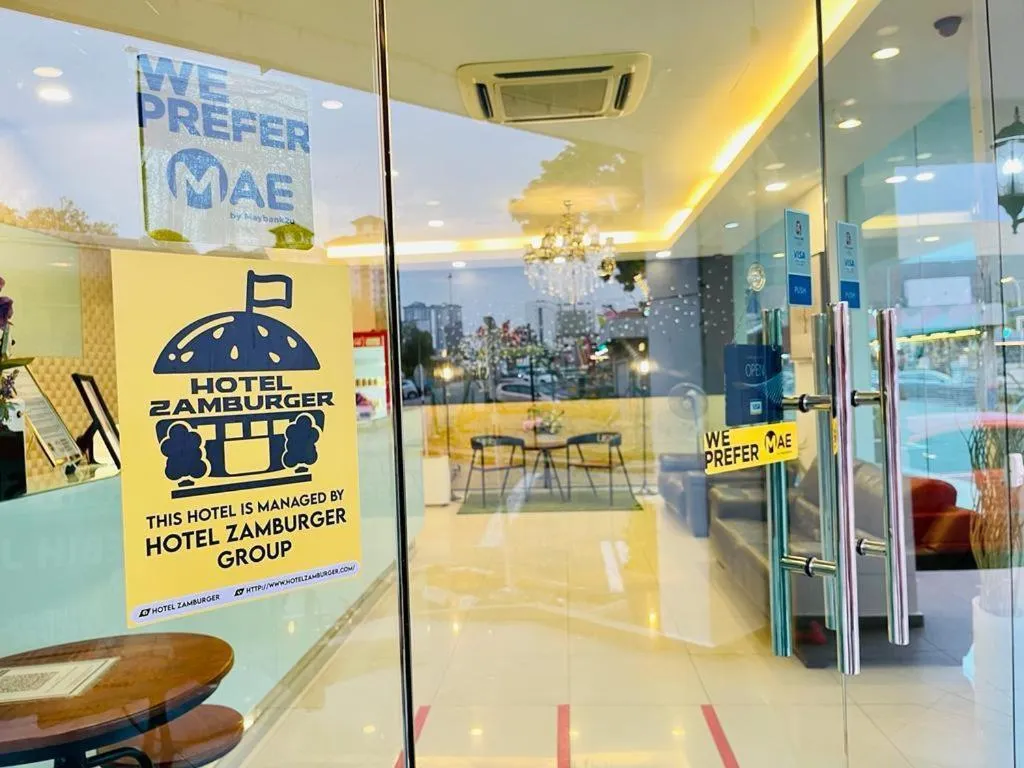 Hotel Zamburger Plaza Mahkota