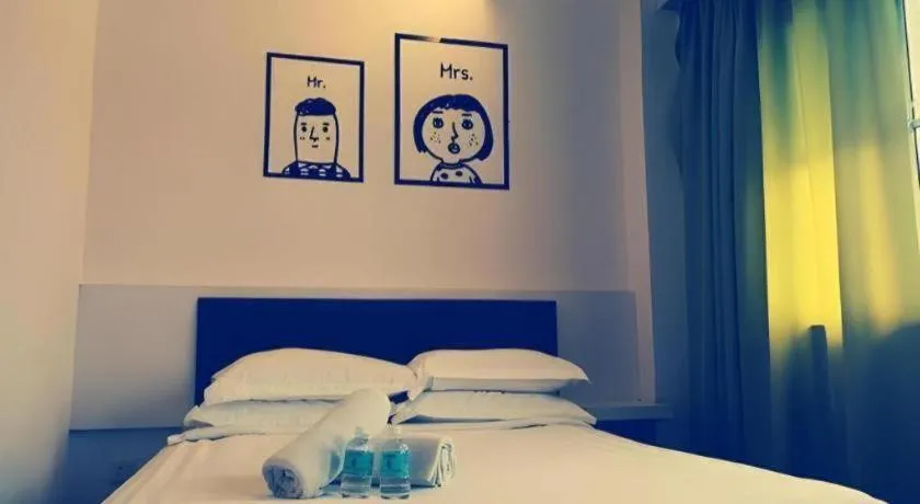 Bed in Hotel Zamburger Plaza Mahkota