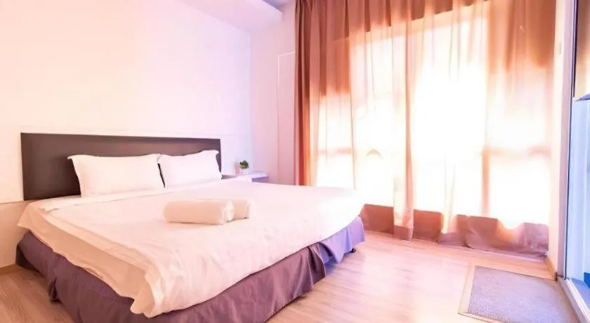 Bed in Hotel Zamburger Plaza Mahkota