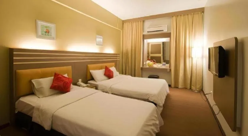 Bed in The Landmark Hotel