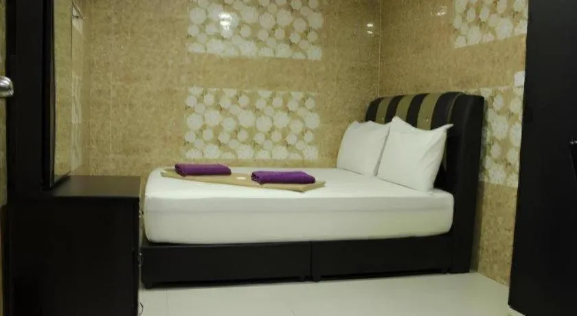 Bed in New Wave Hotel Melawati
