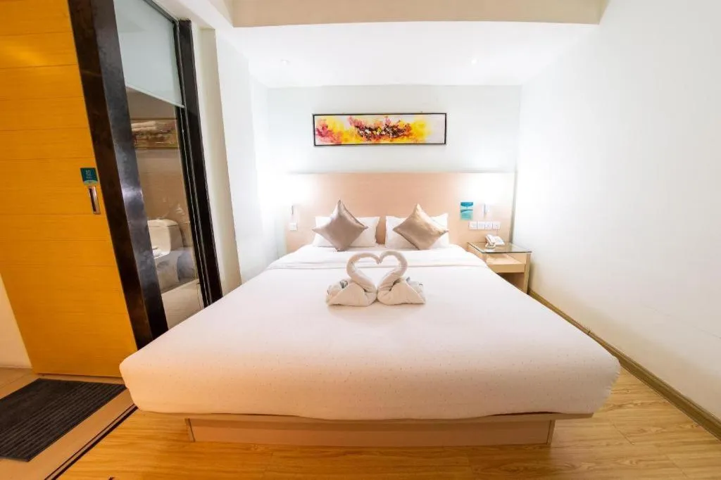 Bed in Hotel City Comfort Inn