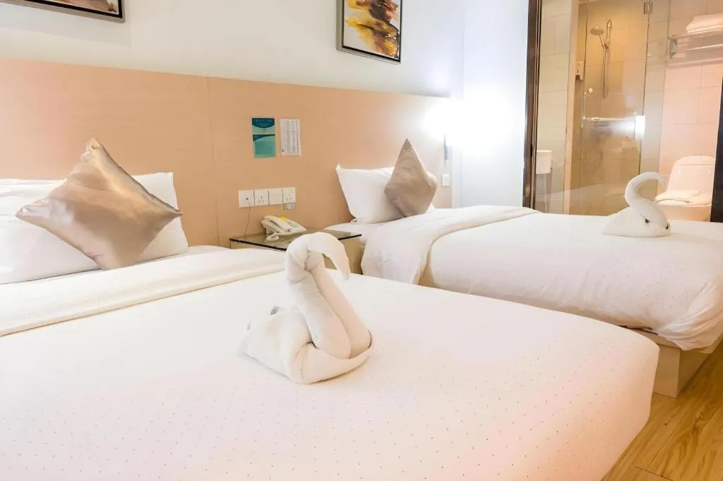 Bed in Hotel City Comfort Inn