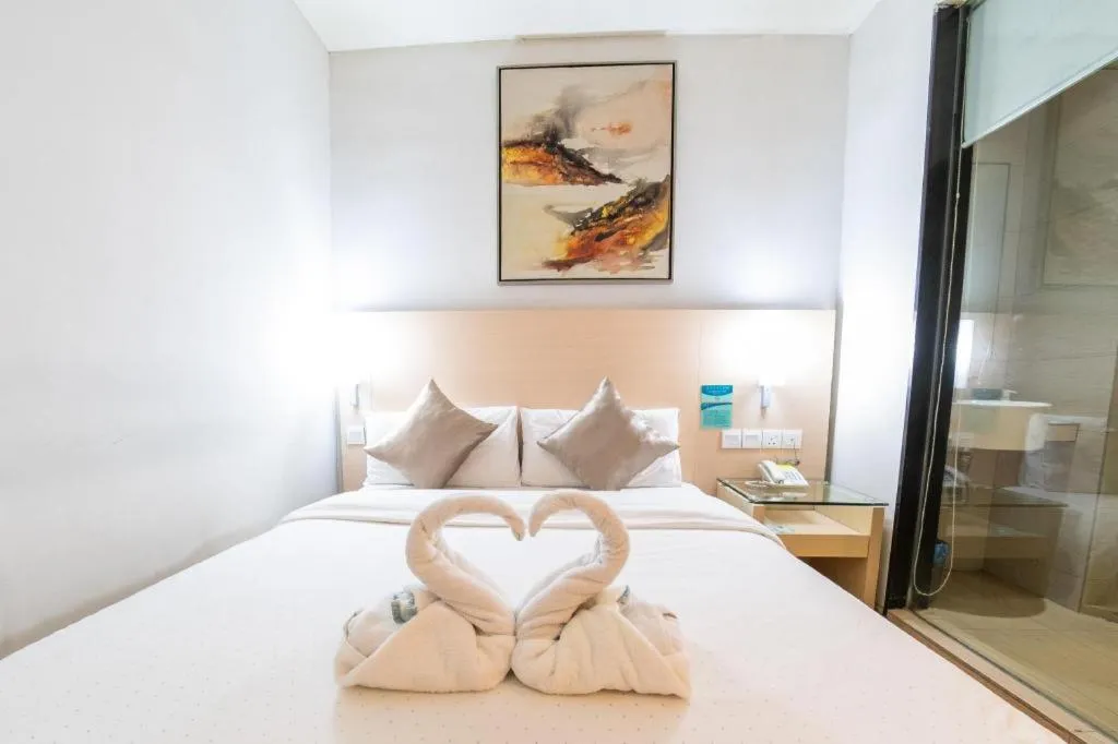 Bed in Hotel City Comfort Inn