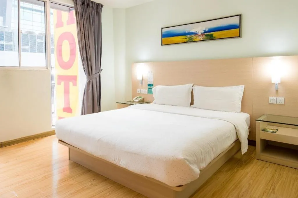 Bed in Hotel City Comfort Inn