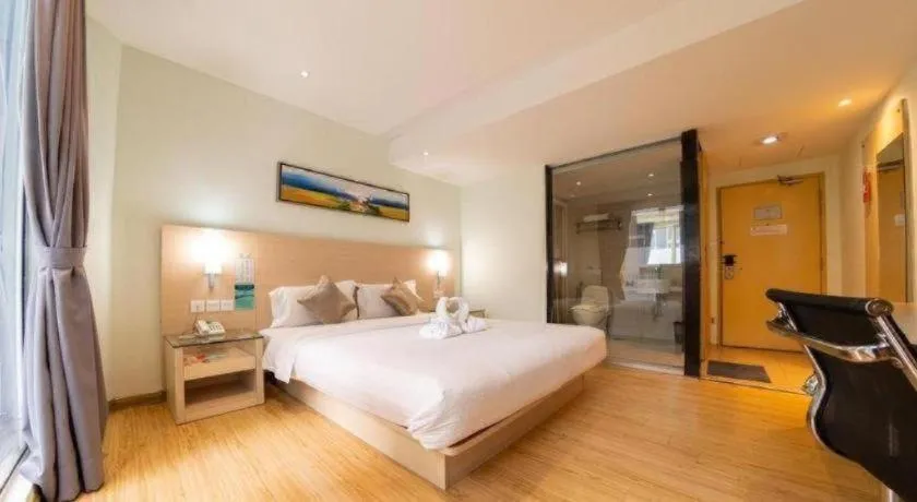 Bed in Hotel City Comfort Inn