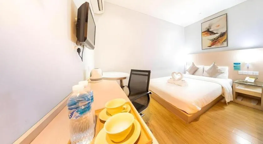 Bed in Hotel City Comfort Inn