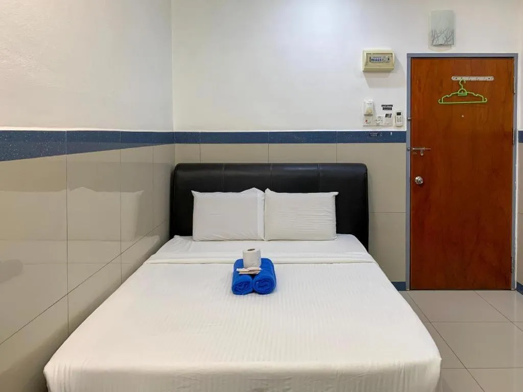 Bed in Burmahtel Hotel