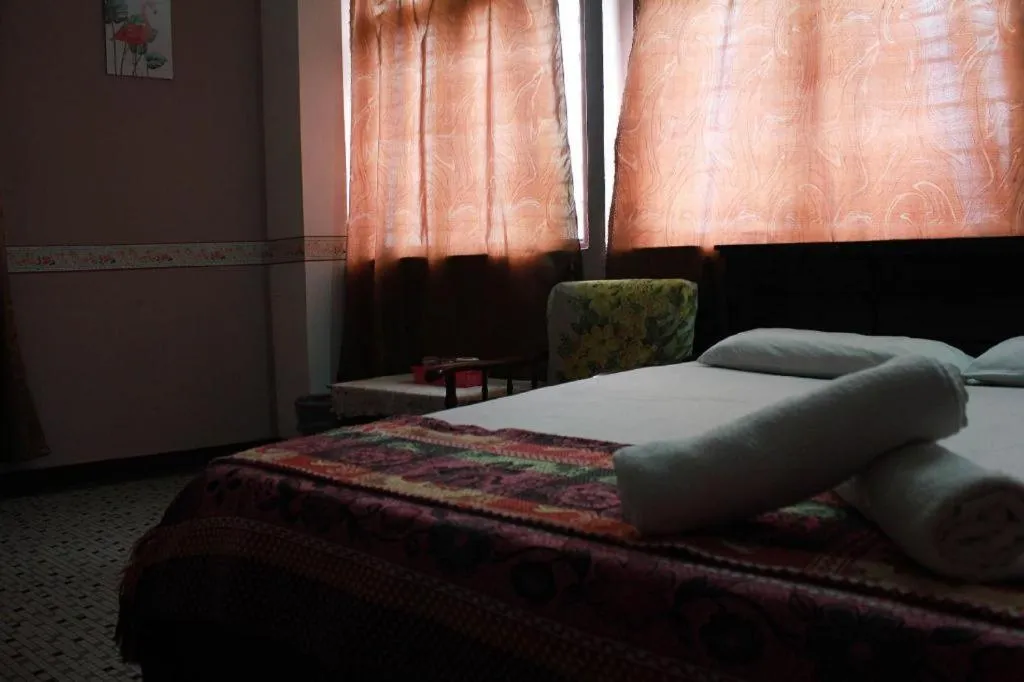 Bed in Sun Golden Inn