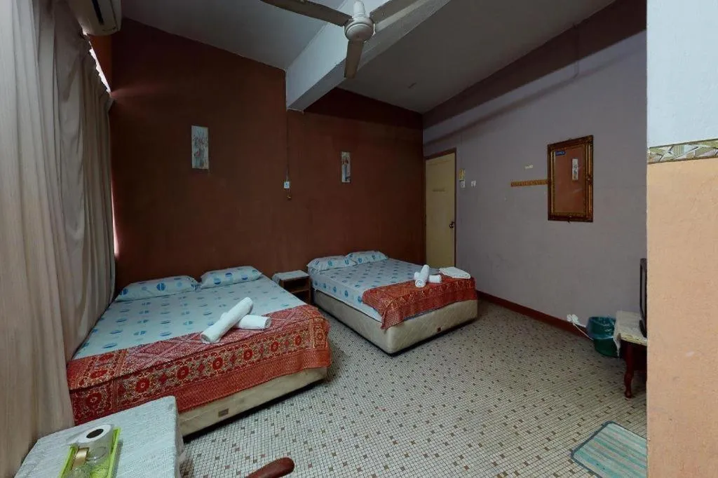 Bed in Sun Golden Inn