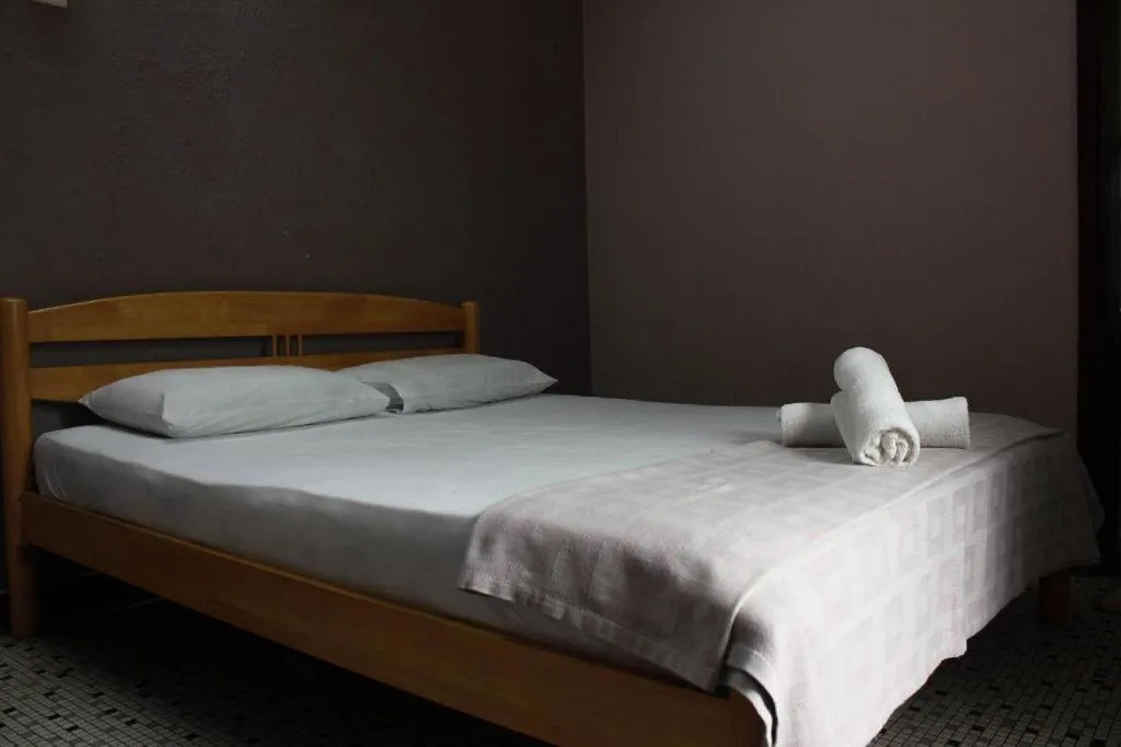 Bed in Sun Golden Inn