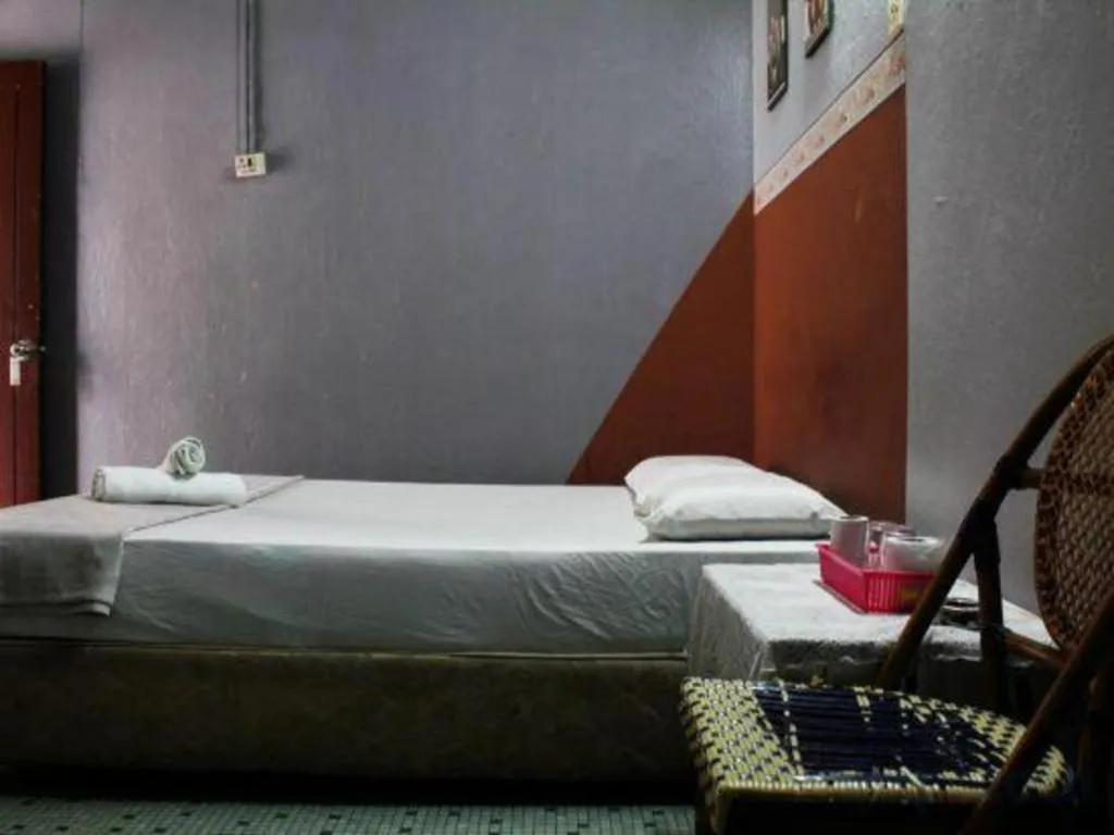 Bed in Sun Golden Inn