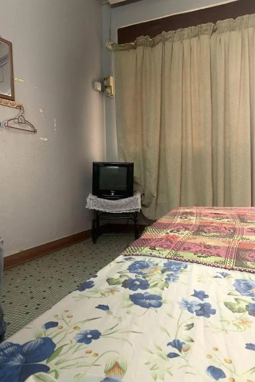 Bed in Sun Golden Inn