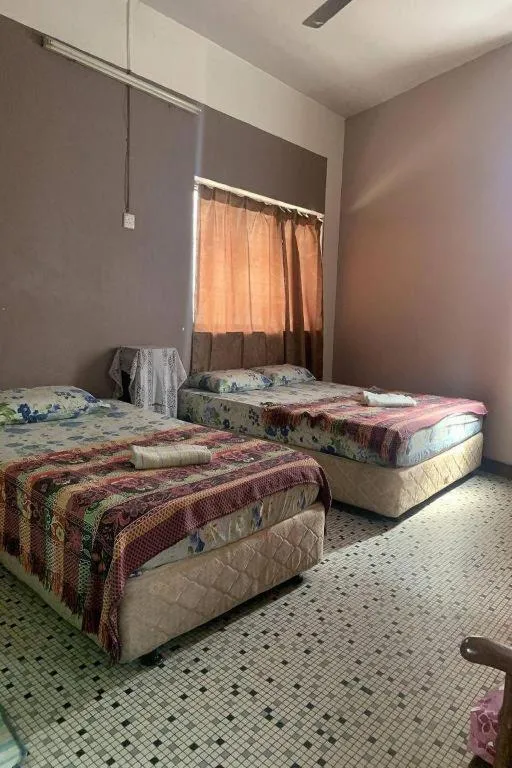 Bed in Sun Golden Inn