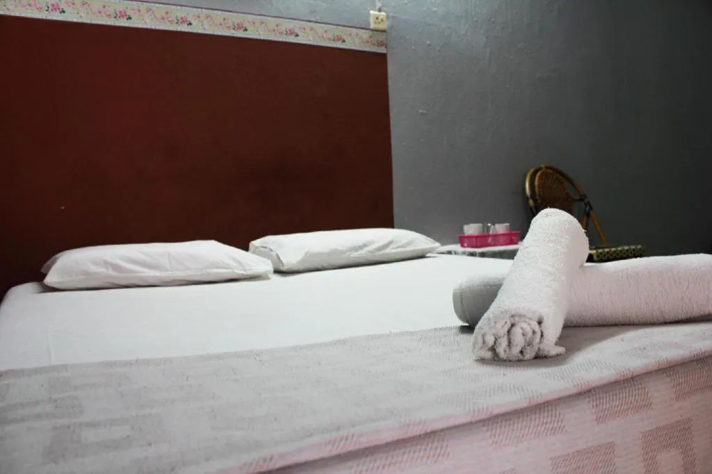 Bed in Sun Golden Inn