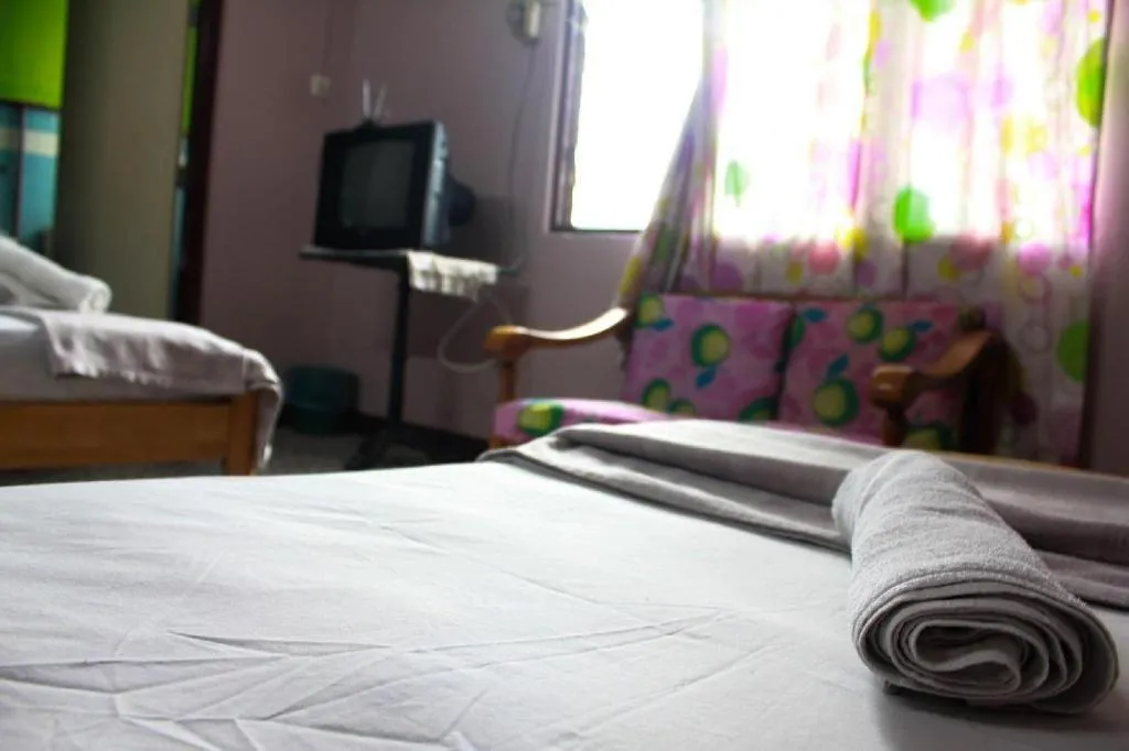 Bed in Sun Golden Inn