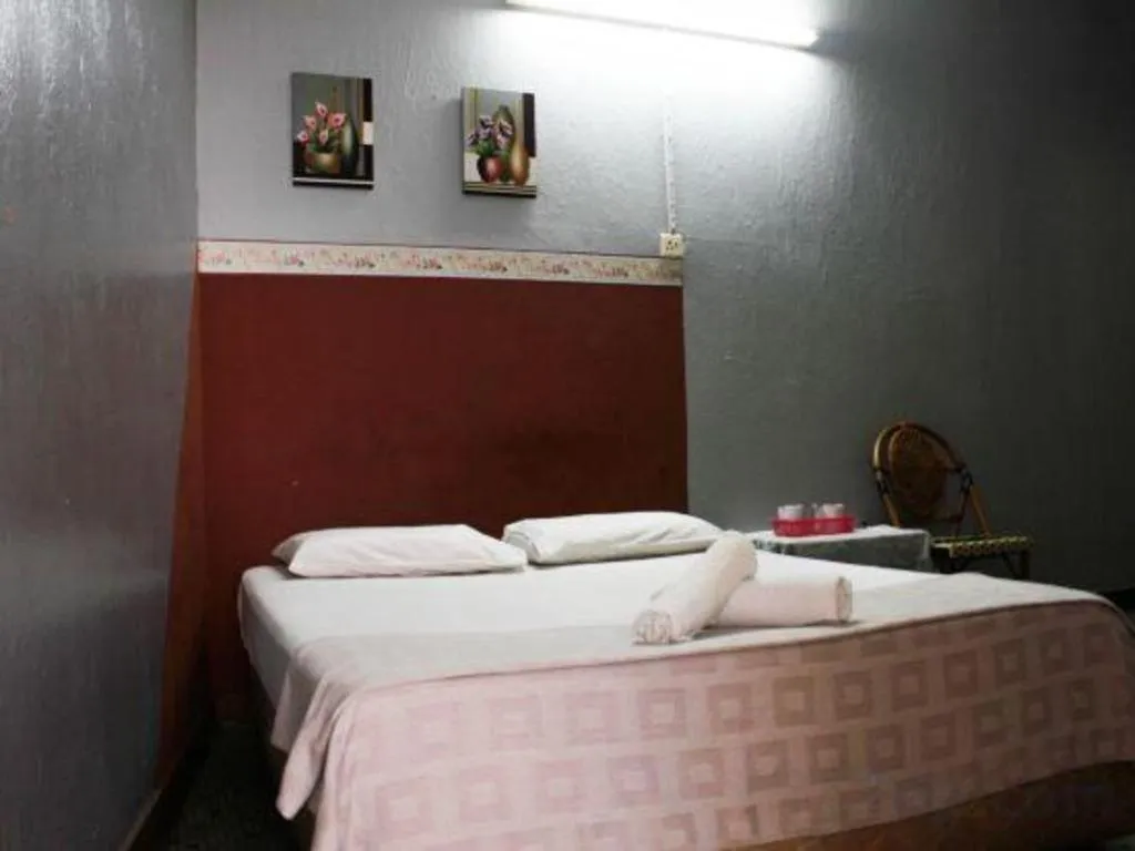 Bed in Sun Golden Inn