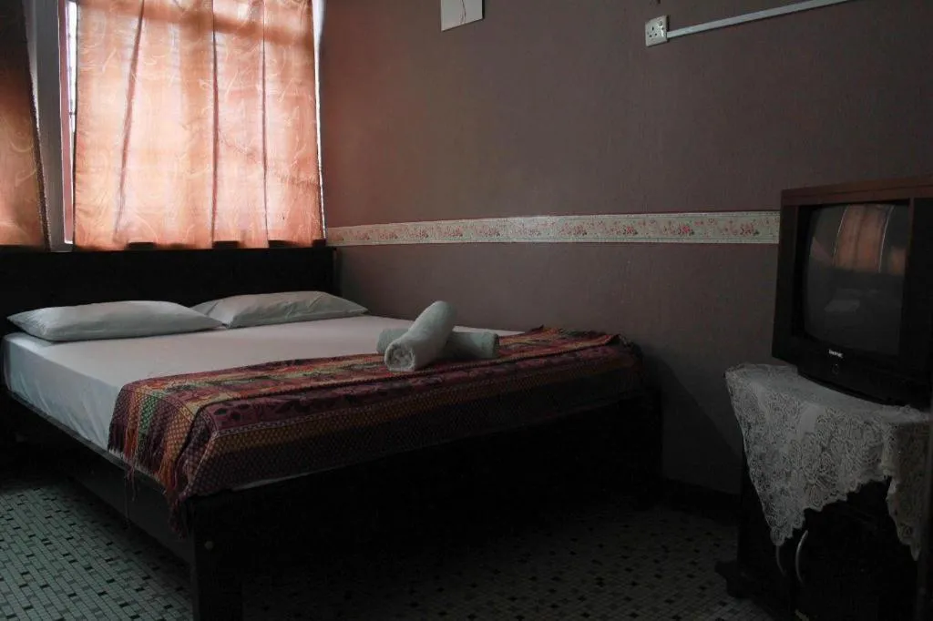 Bed in Sun Golden Inn