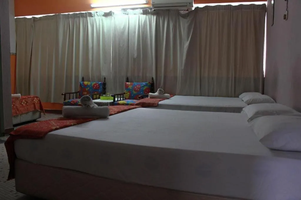 Bed in Sun Golden Inn