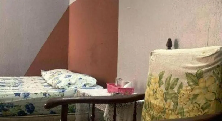 Bed in Sun Golden Inn