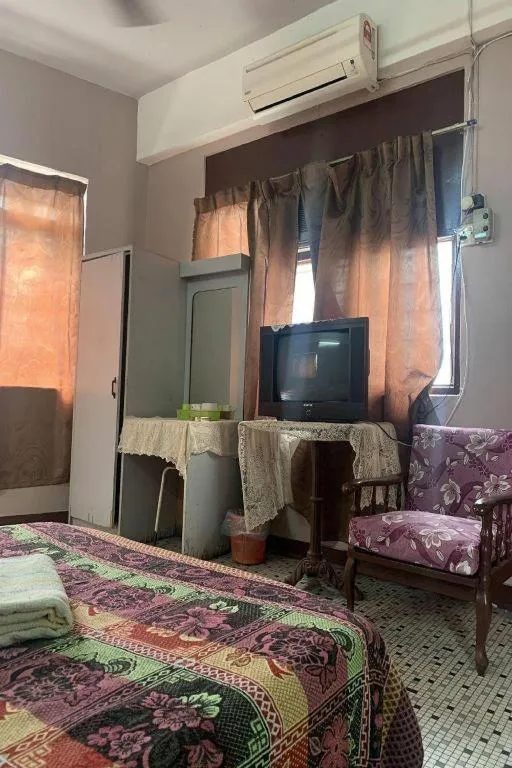 Bed in Sun Golden Inn