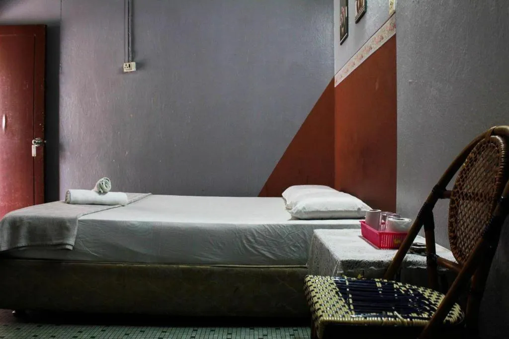 Bed in Sun Golden Inn