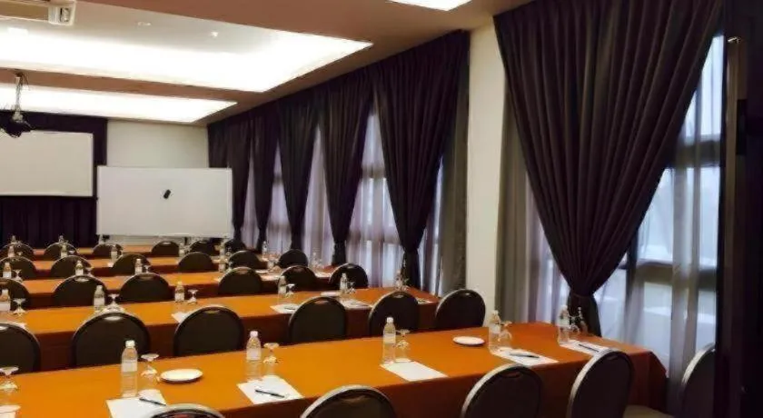 Lot 10 Boutique Hotel