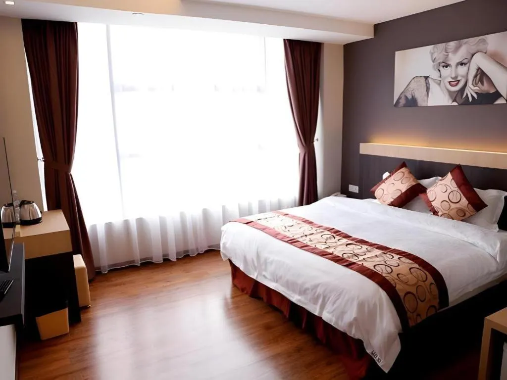 Bed in Lot 10 Boutique Hotel