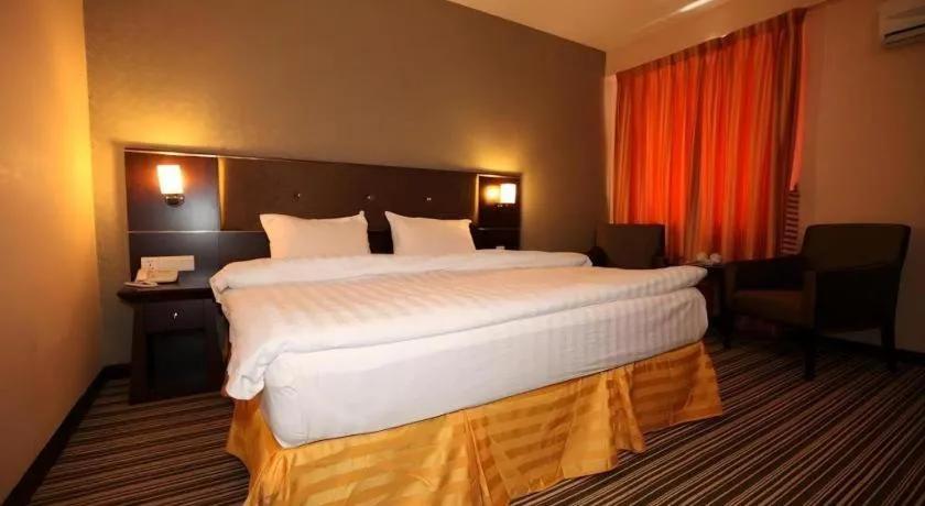 Bed in 1 City Hotel