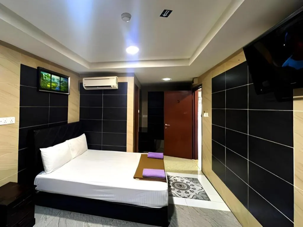 Bed in Kota Damansara Business Hotel