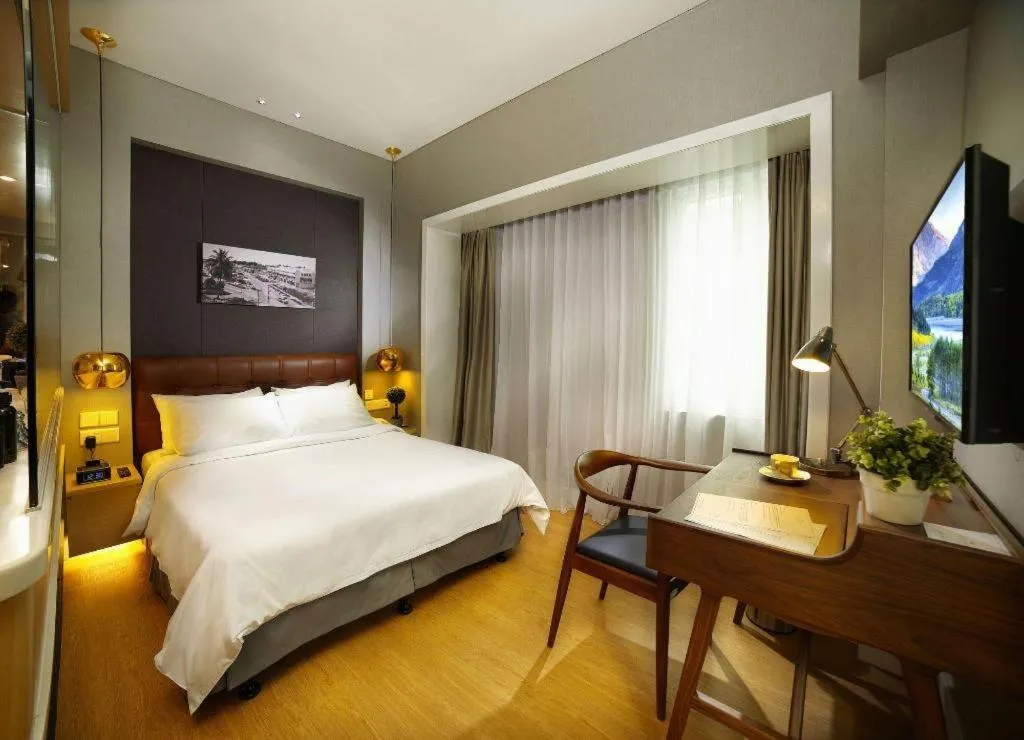 Bed in Kingwood Boutique Hotel