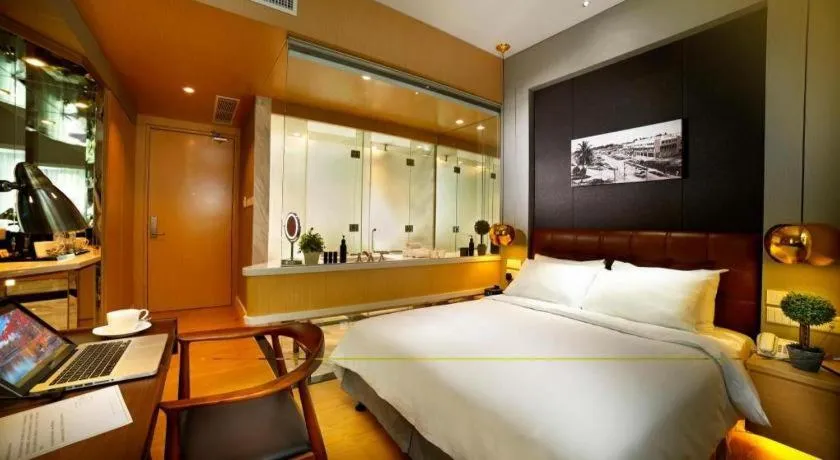 Bed in Kingwood Boutique Hotel