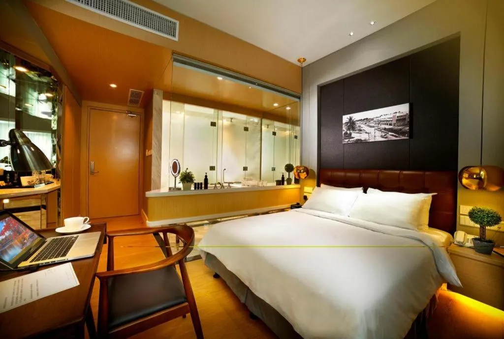 Bed in Kingwood Boutique Hotel