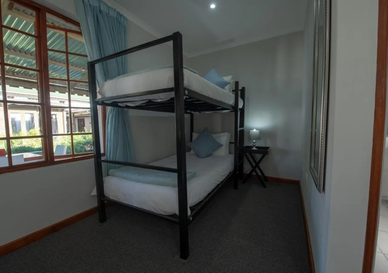 bunk bed, Bed in The Village Lodge