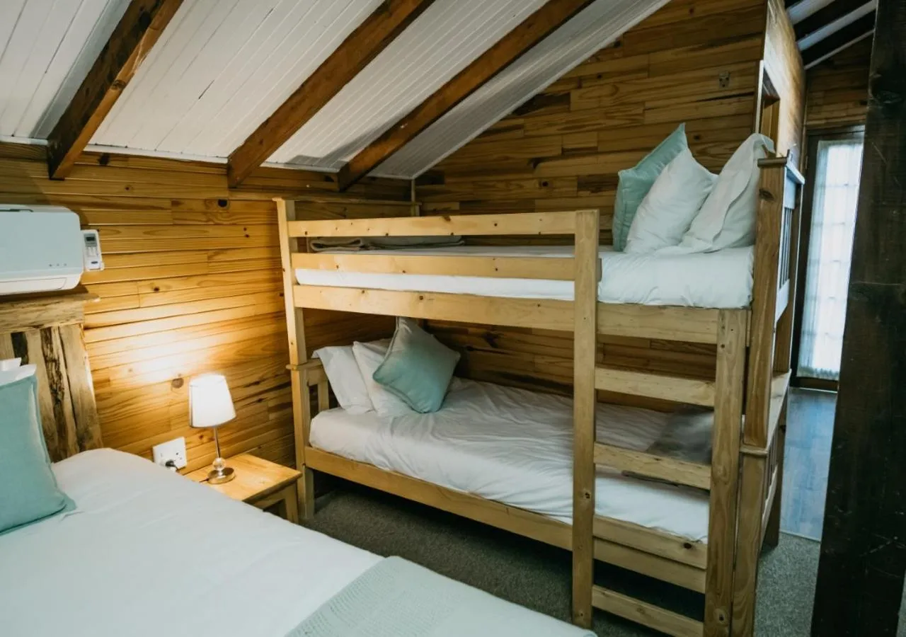 young children, Bed in The Village Lodge