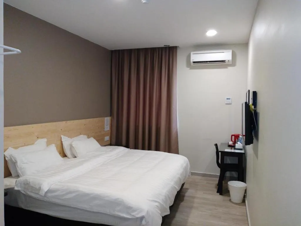 Bed in Sg. Paka Hotel