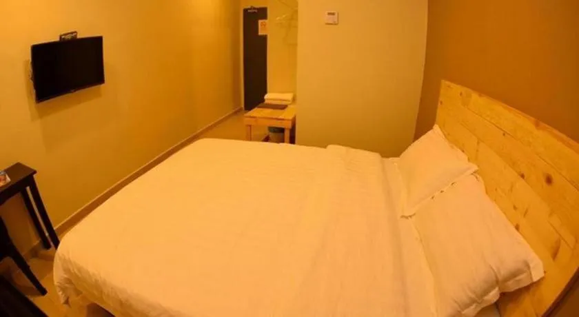 Bed in Sg. Paka Hotel