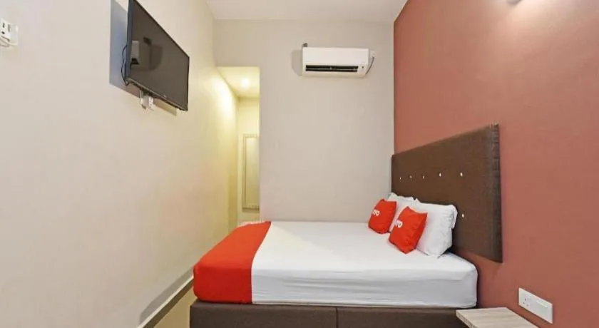 Bed in Capital O 90556 Hotel Cherita Rooms