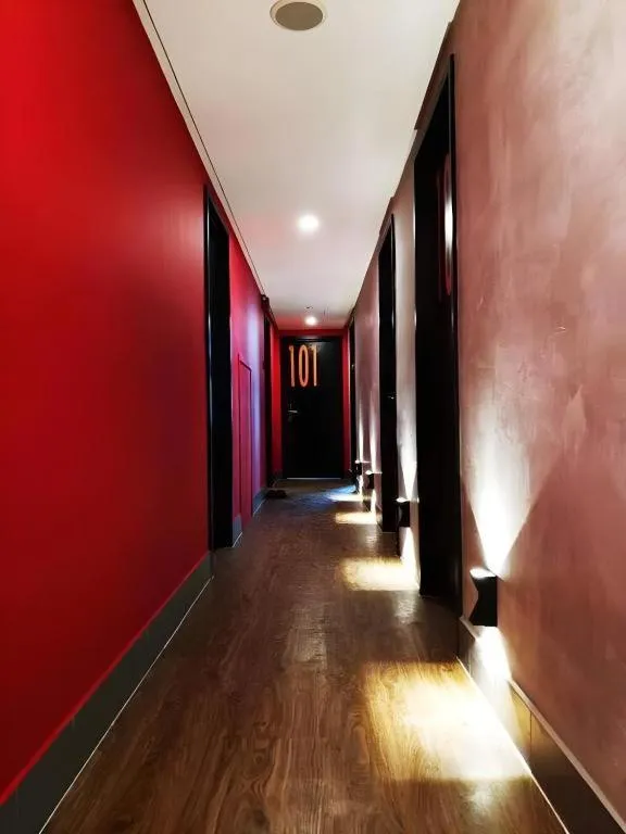 Monaco Boutique Hotel Kampung Air