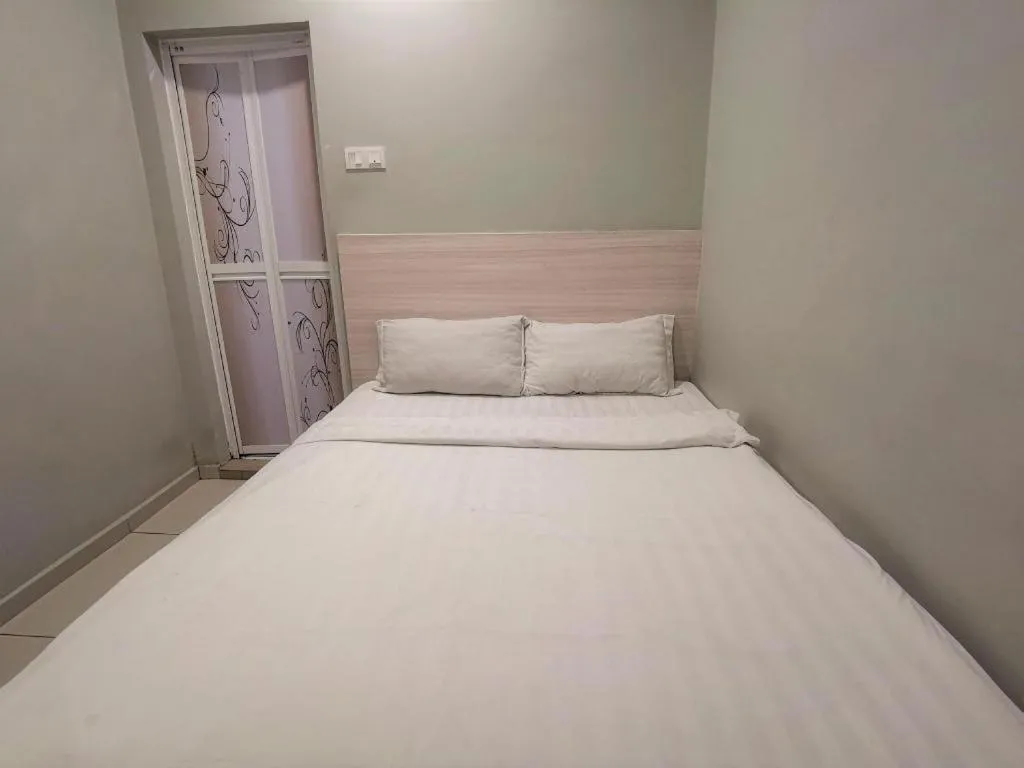 Bed in Pearl Hotel