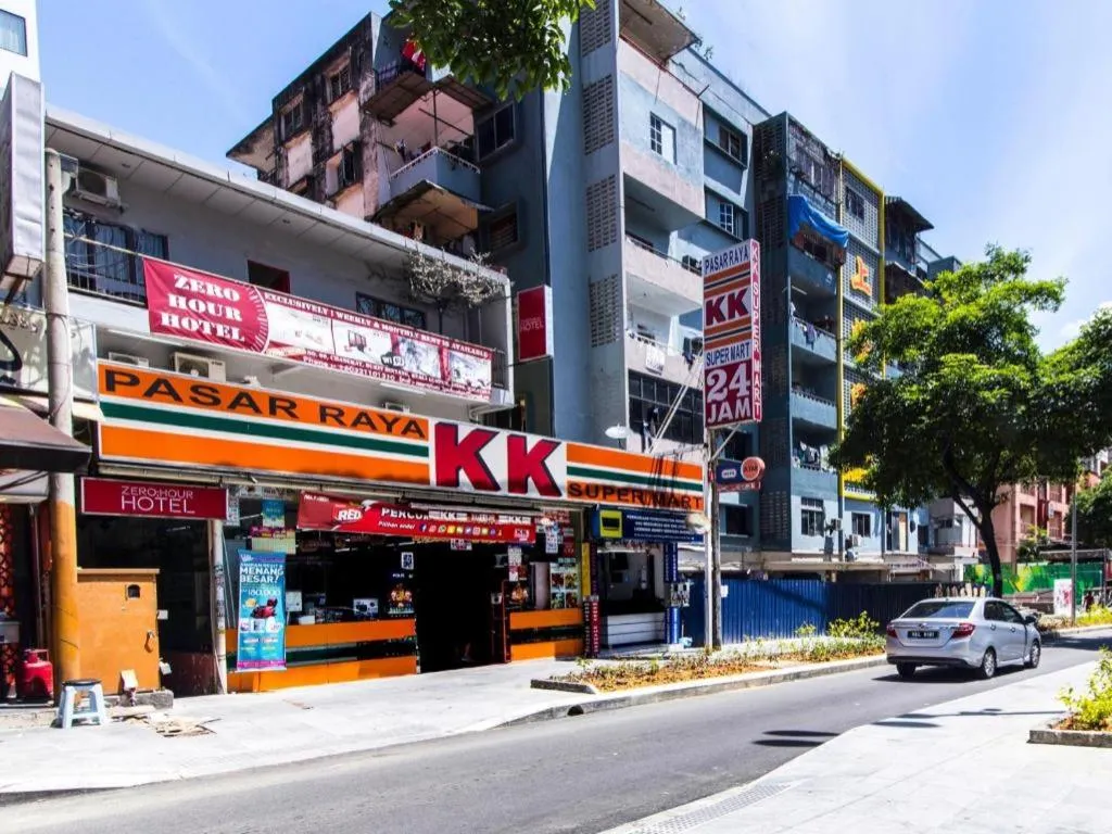 OYO 304 Zero Hour Hotel