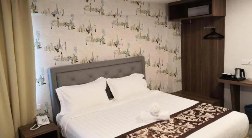 Bed in Hotel LoLex Kuchai Lama