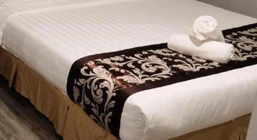 Bed in Hotel LoLex Kuchai Lama