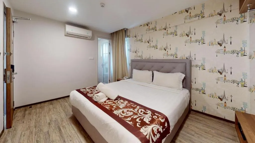 Bed in Hotel LoLex Kuchai Lama