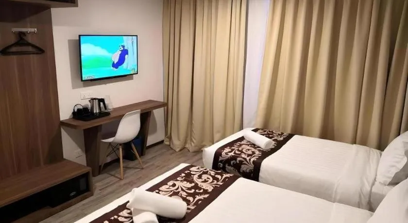 Bed in Hotel LoLex Kuchai Lama