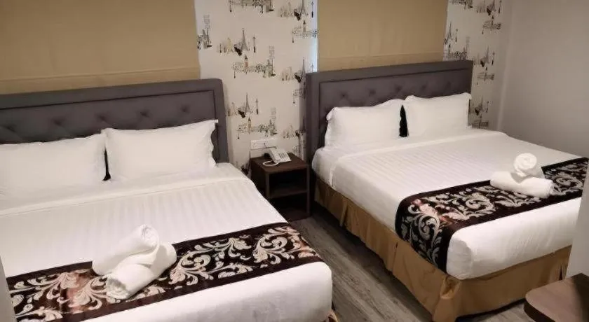 Bed in Hotel LoLex Kuchai Lama