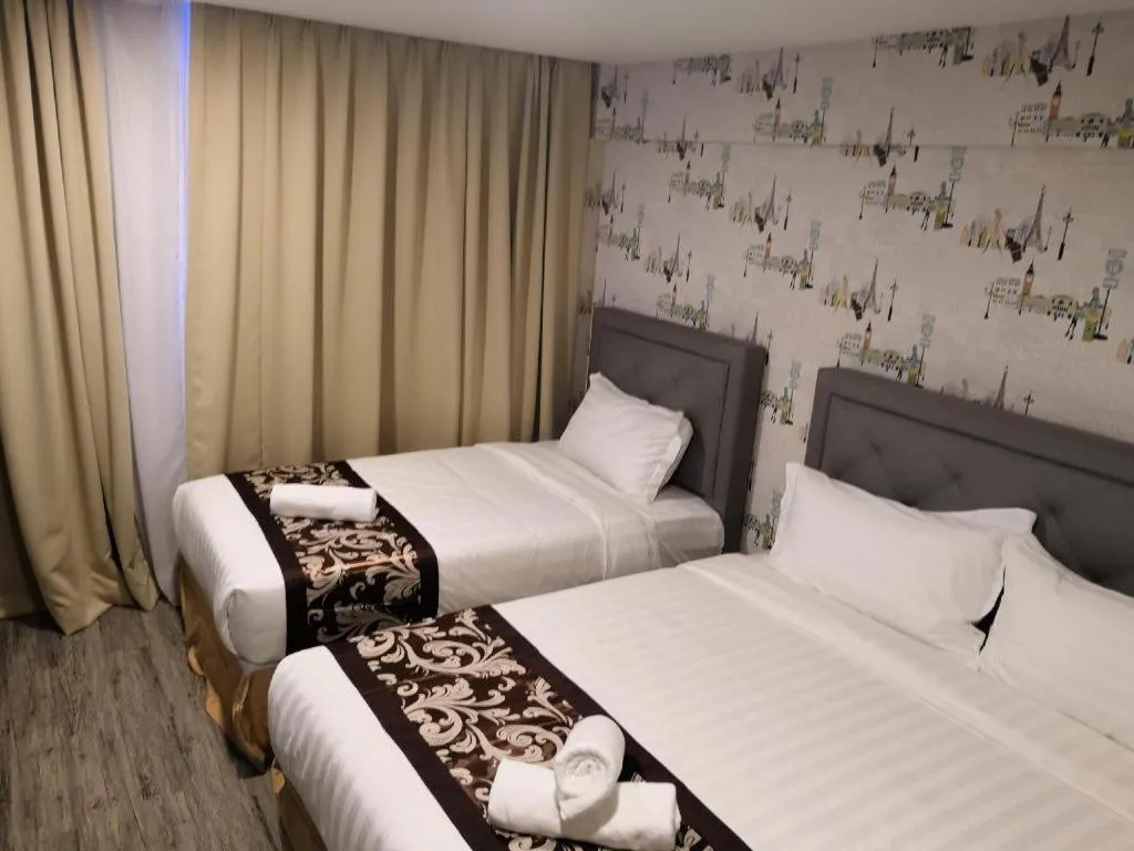 Bed in Hotel LoLex Kuchai Lama