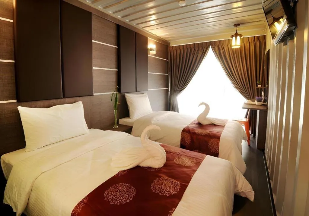 Bed in PPT Muar Hotel