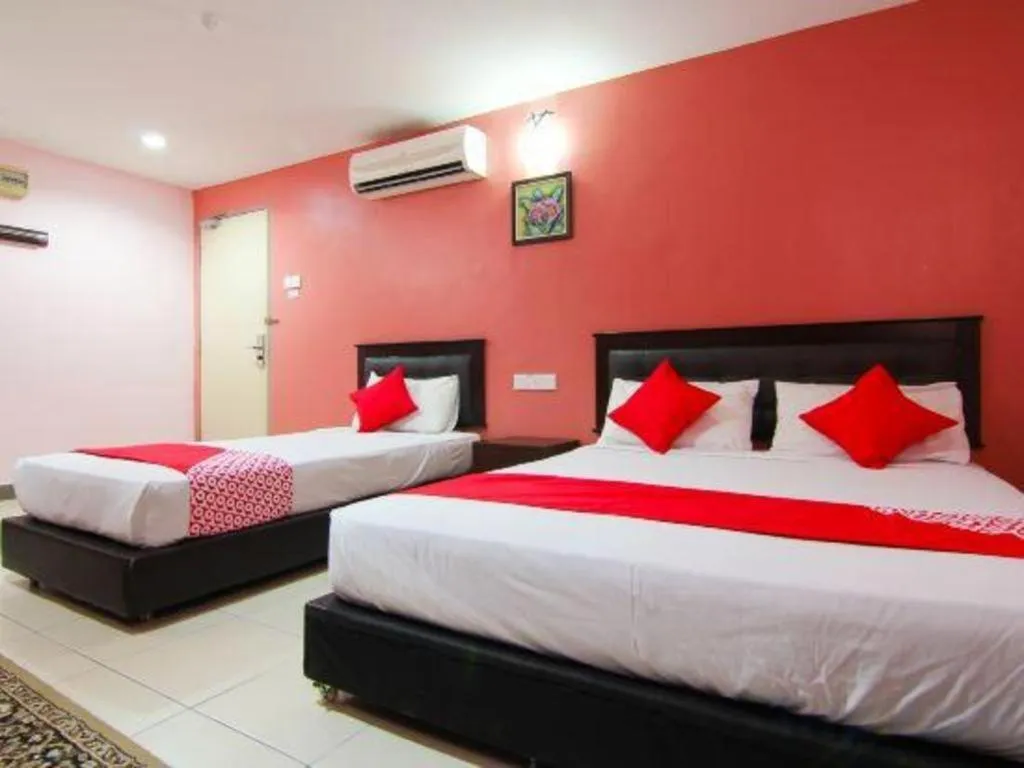 Bed in OYO 11343 Hotel Putra Iskandar